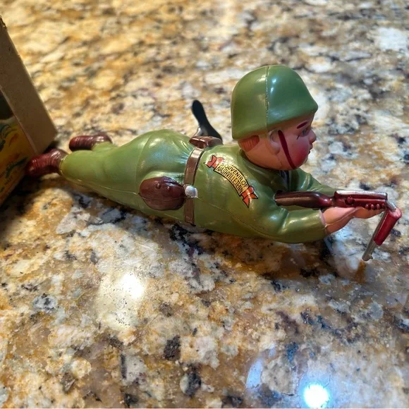 Vintage Sharp Shooter Green Toy Soldier - Picture 3 of 5
